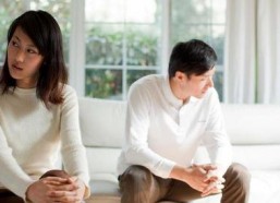 离婚后，前妻跪求复合